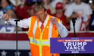 Ông Trump: Tôi sẽ bảo vệ phụ nữ dù họ thích hay không Ông Trump: Tôi sẽ bảo vệ phụ nữ dù họ thích hay không