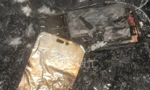iPhone 14 Pro Max bốc cháy khi đang sạc iPhone 14 Pro Max bốc cháy khi đang sạc