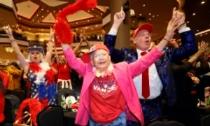 Người ủng hộ Trump reo hò, bật khóc ăn mừng Người ủng hộ Trump reo hò, bật khóc ăn mừng