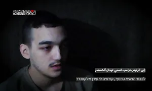 Hamas công bố video con tin Mỹ cầu cứu ông Trump Hamas công bố video con tin Mỹ cầu cứu ông Trump