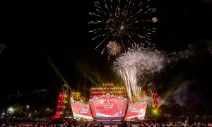 Tây Ninh bắn pháo hoa đón tết Dương lịch tại chân núi Bà Đen Tây Ninh bắn pháo hoa đón tết Dương lịch tại chân núi Bà Đen