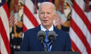 Ông Biden ký lệnh cấm khoan dầu khí ven bờ, ông Trump phản đối Ông Biden ký lệnh cấm khoan dầu khí ven bờ, ông Trump phản đối