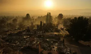 Nhiều nơi tại Los Angeles 'như vùng chiến sự' vì cháy rừng Nhiều nơi tại Los Angeles 'như vùng chiến sự' vì cháy rừng