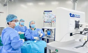 Polyp lớn trong hốc mũi chèn ép đường thở bé gái