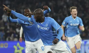 Lukaku giúp Napoli bay cao trên đỉnh bảng Serie A