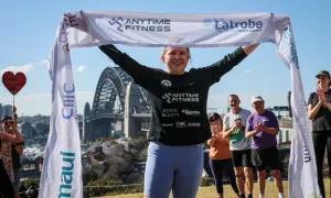 Cô gái chạy bộ xuyên Australia để ủng hộ nạn nhân bạo lực gia đình