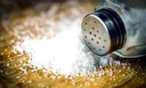 Thời điểm 'vàng' bỏ muối vào món ăn