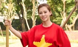 Nghệ sĩ hưởng ứng chương trình '8.000 cây hoa vì thủ đô xanh' Nghệ sĩ hưởng ứng chương trình '8.000 cây hoa vì thủ đô xanh'